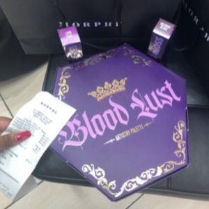 Blood lust palette by Jeffree Star Cosmetics